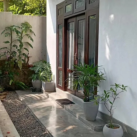Mountain Edge Unawatuna Exterior photo